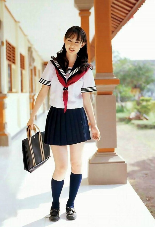 秋山莉奈 セーラー服 グラビア