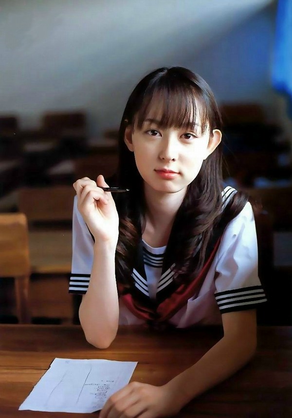 秋山莉奈 セーラー服 グラビア