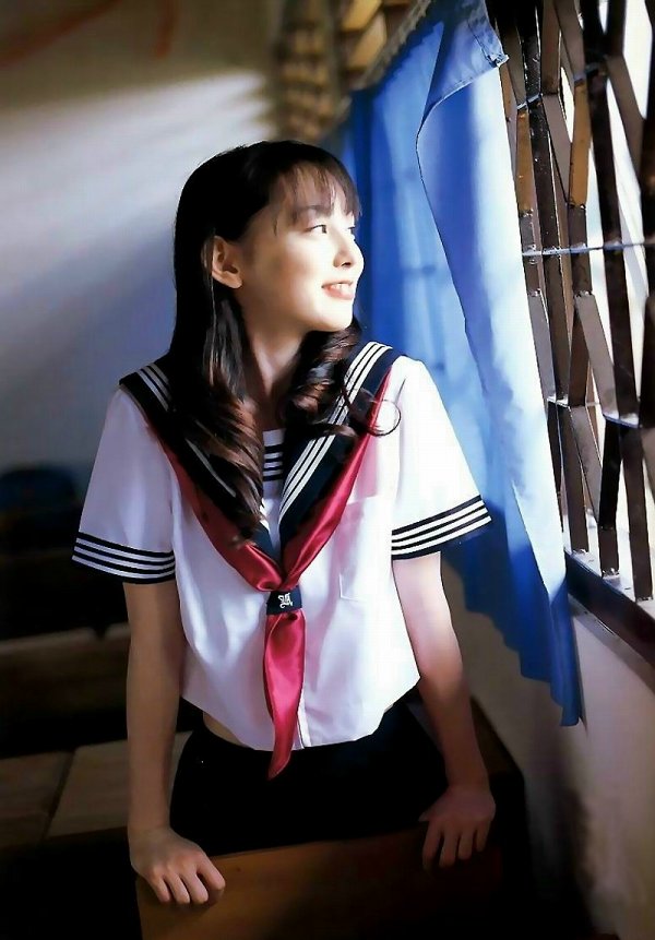 秋山莉奈 セーラー服 グラビア
