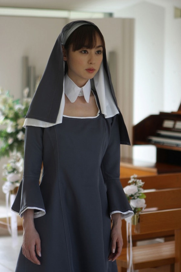 秋山莉奈 修道院コスプレ グラビア