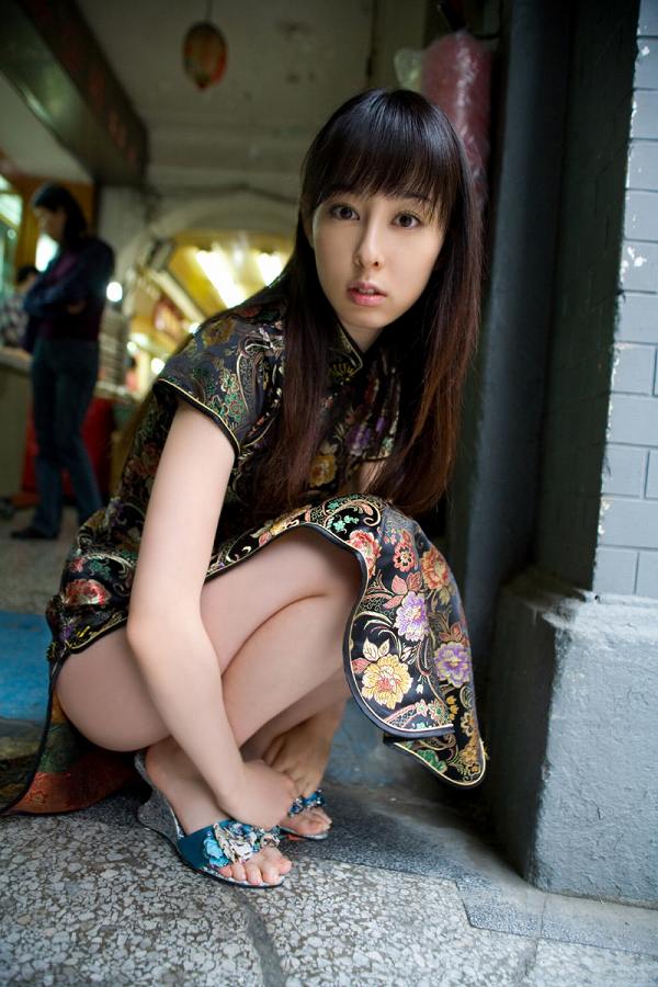 秋山莉奈 チャイナ服 グラビア