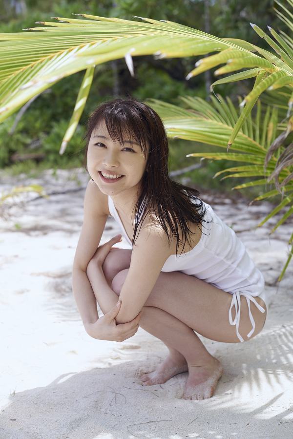 石田亜佑美 ビキニ グラビア