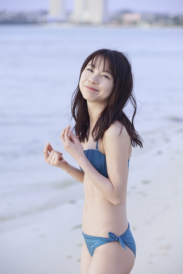 石田亜佑美 ビキニ グラビア