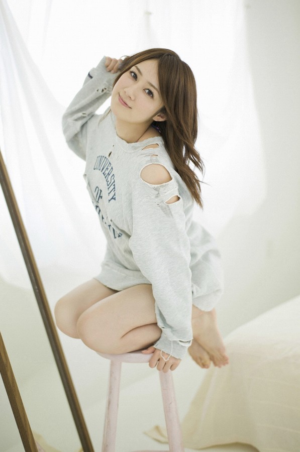 小林優美 太もも グラビア