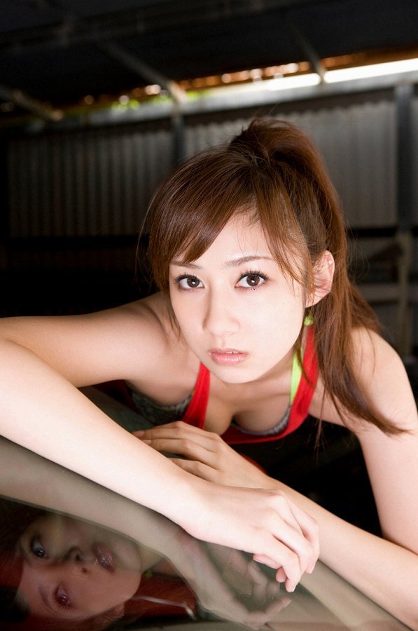 小林優美 タンクトップ グラビア