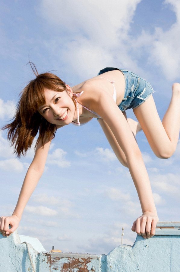 小林優美 ホットパンツ グラビア