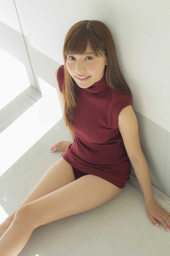 佐野ひなこ ニット 太もも