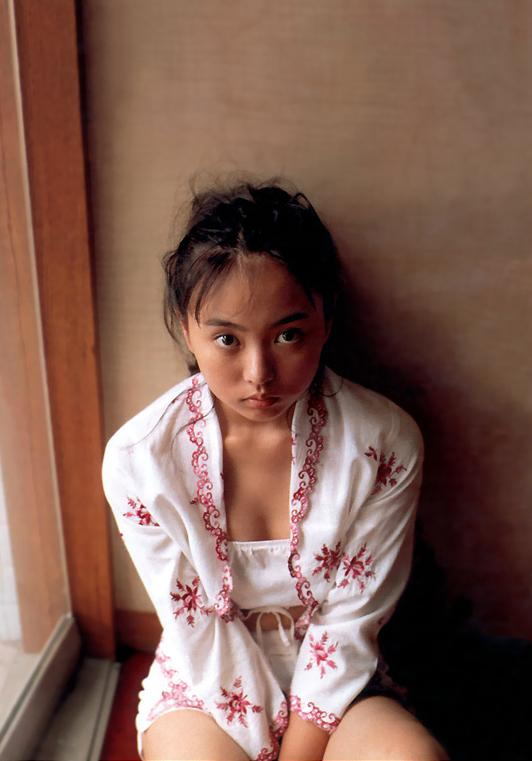 野村佑香 谷間画像