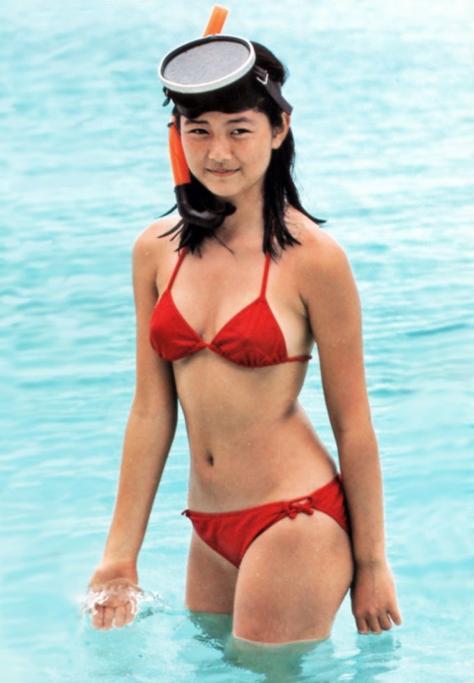 手塚理美　乳首ポッチ画像