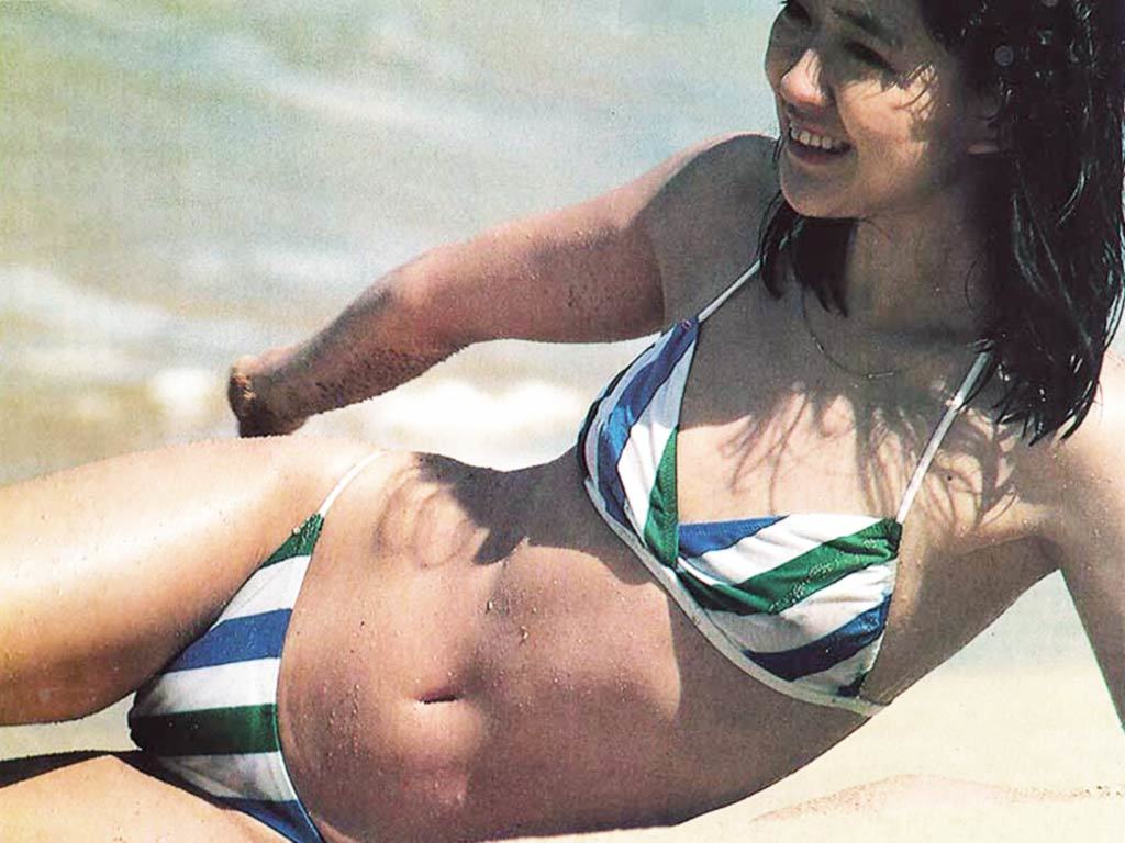 紺野美沙子　乳首ポッチ画像
