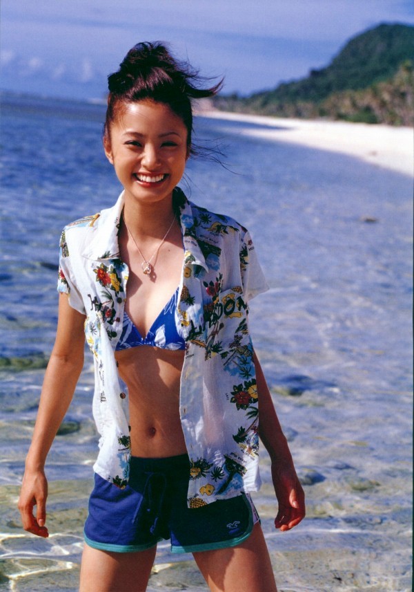 上戸彩　水着画像