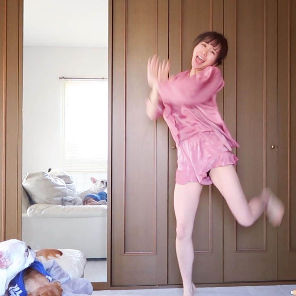 奈良岡にこ パンチラ画像