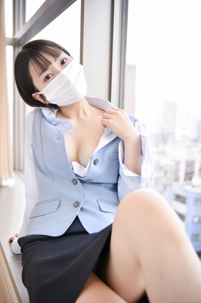 丸の内OLレイナ　パンチラ画像