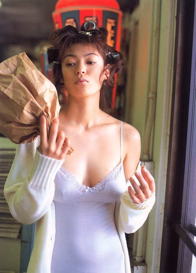 白鳥智恵子　乳首ポッチ画像