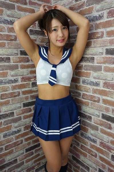 橋本梨菜 脇